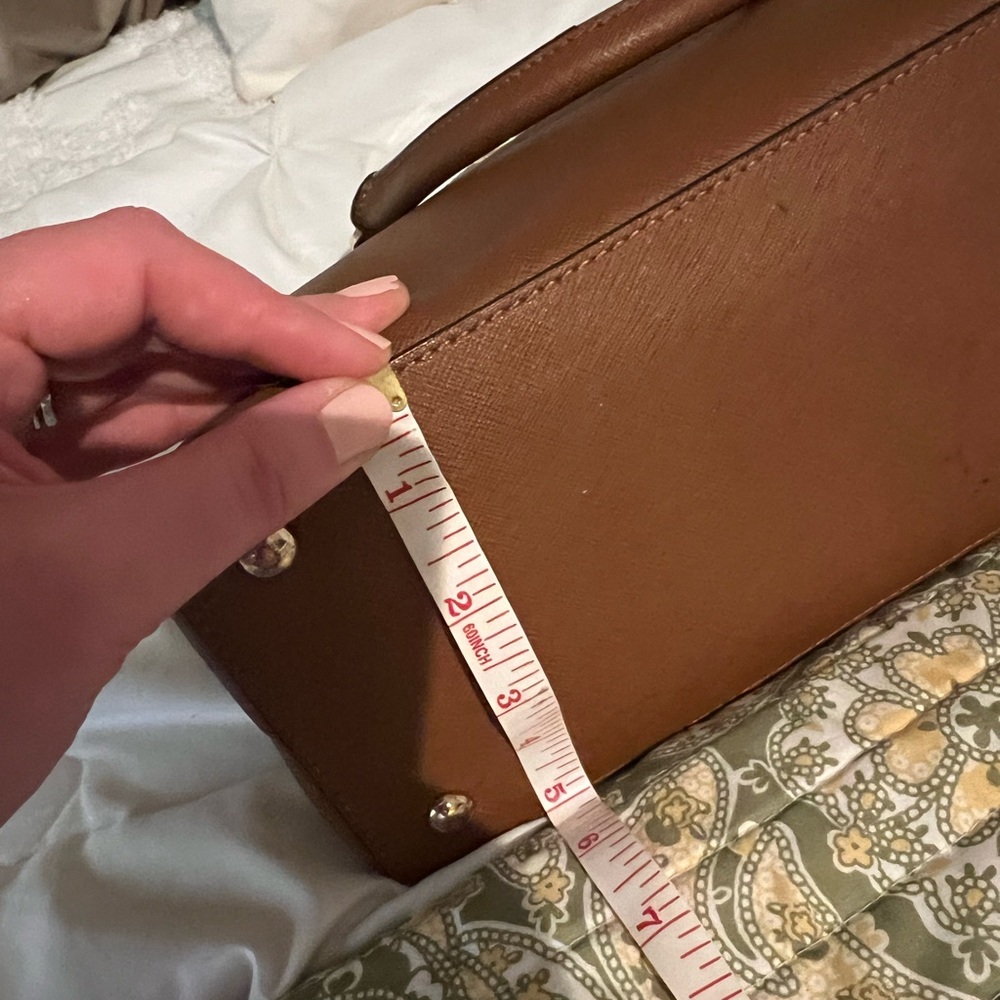 ‼️Last Chance: Donating
Michael Kors Tan Shoulder Bag - Picture 16 of 16